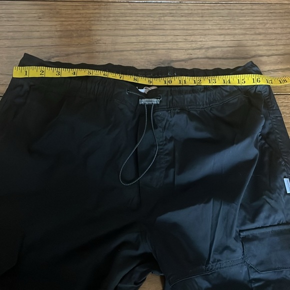 Jack & Jones mens JJIGORDON JUROSS CARGO AKM
BLACK Cargo Pants - Picture 10 of 16